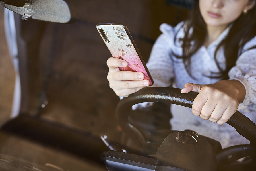 The Psychology Behind Distracted Driving: Why Can't We Put Down Our Phones?